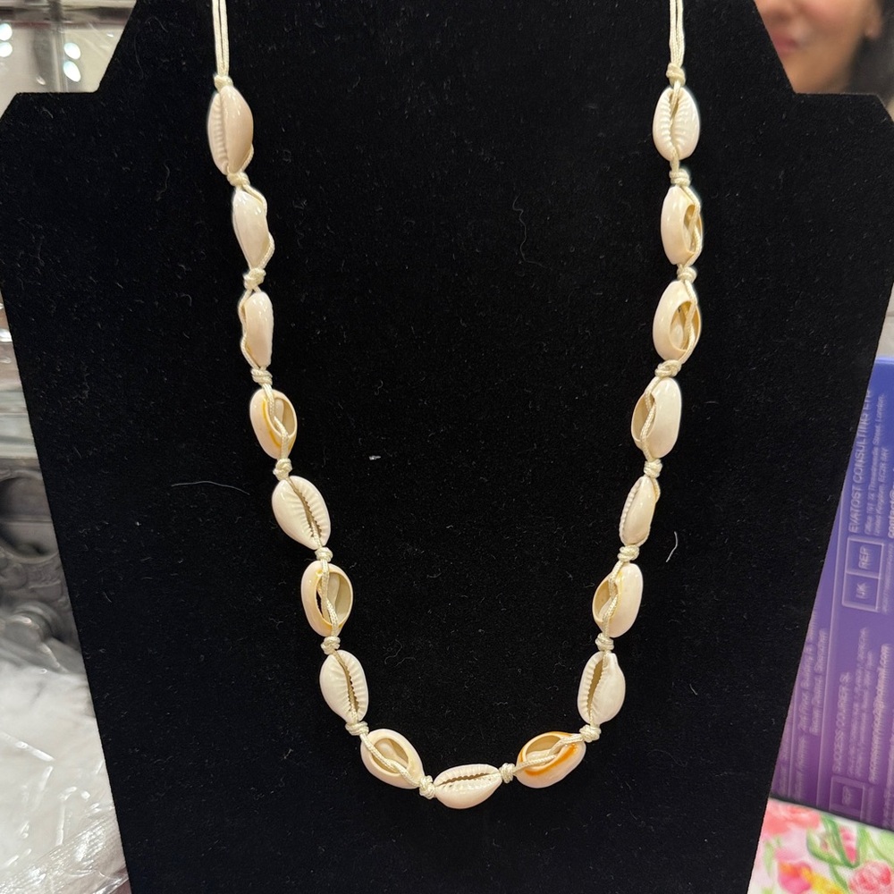 Cream Shell Necklace